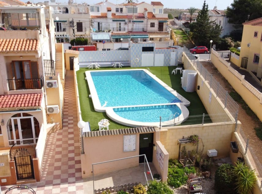 2 sypialnia Dom na sprzedaż w El Chaparral z basenem - 150 000 € (Ref: 9352876)