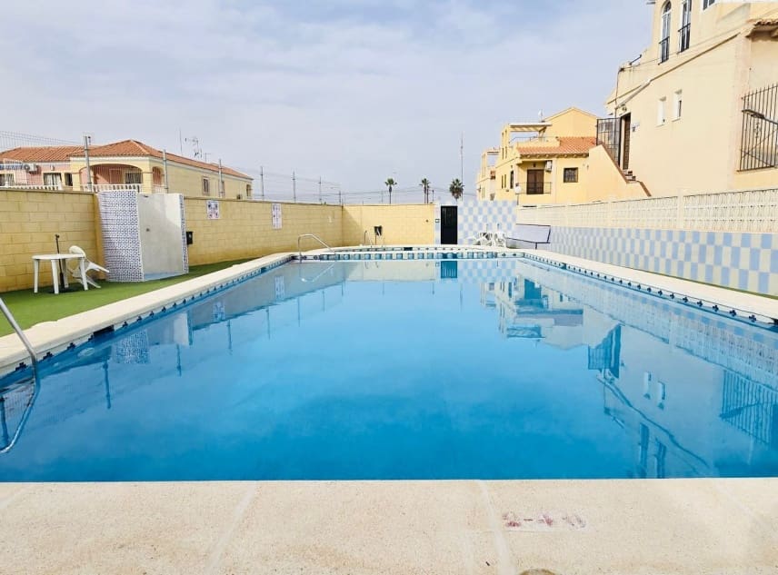 2 sypialnia Dom na sprzedaż w El Chaparral z basenem - 150 000 € (Ref: 9352876)