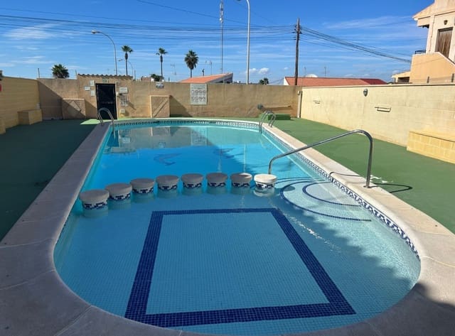 2 soveværelse Byhus til salg i El Chaparral, Torrevieja med swimmingpool garage - € 150.000 (Ref: 9360747)