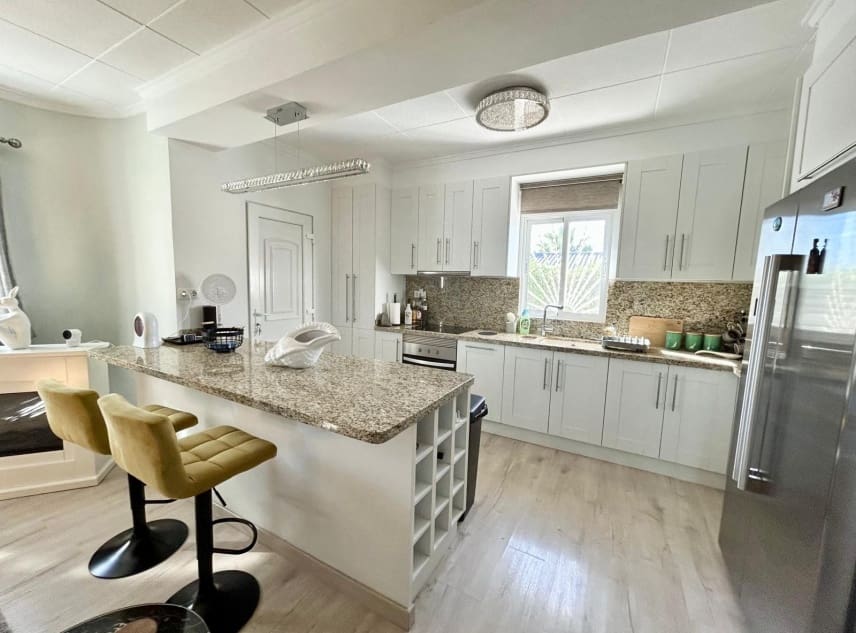 2 sypialnia Willa na sprzedaż w San Luis z basenem garażem - 359 950 € (Ref: 9386680)