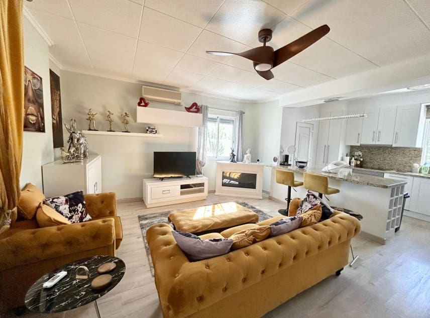 2 sypialnia Willa na sprzedaż w San Luis z basenem garażem - 359 950 € (Ref: 9386680)