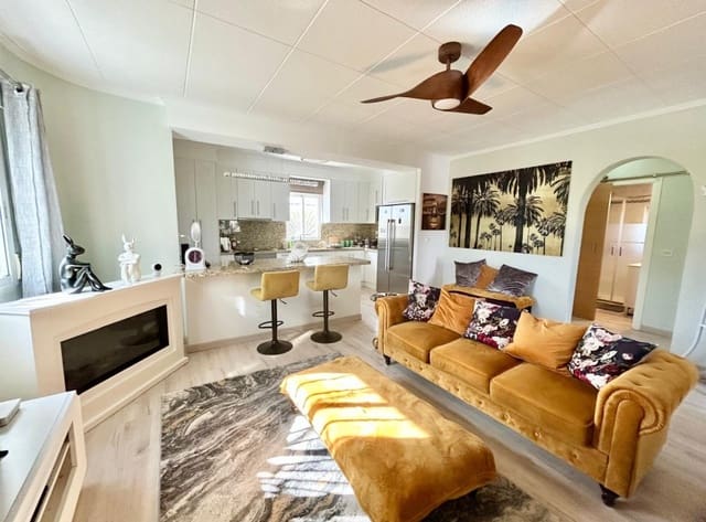 Chalet de 2 habitaciones en San Luis, Torrevieja en venta con piscina garaje - 359.950 € (Ref: 9386680)