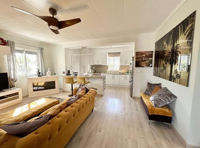 Chalet de 2 habitaciones en San Luis, Torrevieja en venta con piscina garaje - 359.950 € (Ref: 9386680)