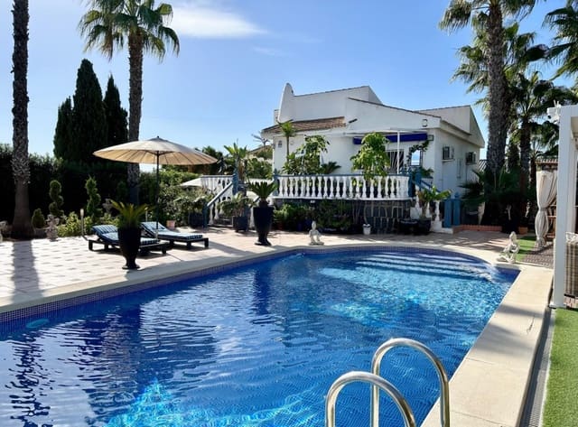 Chalet de 2 habitaciones en San Luis, Torrevieja en venta con piscina garaje - 359.950 € (Ref: 9386680)