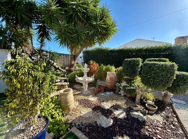 Chalet de 2 habitaciones en San Luis, Torrevieja en venta con piscina garaje - 359.950 € (Ref: 9386680)