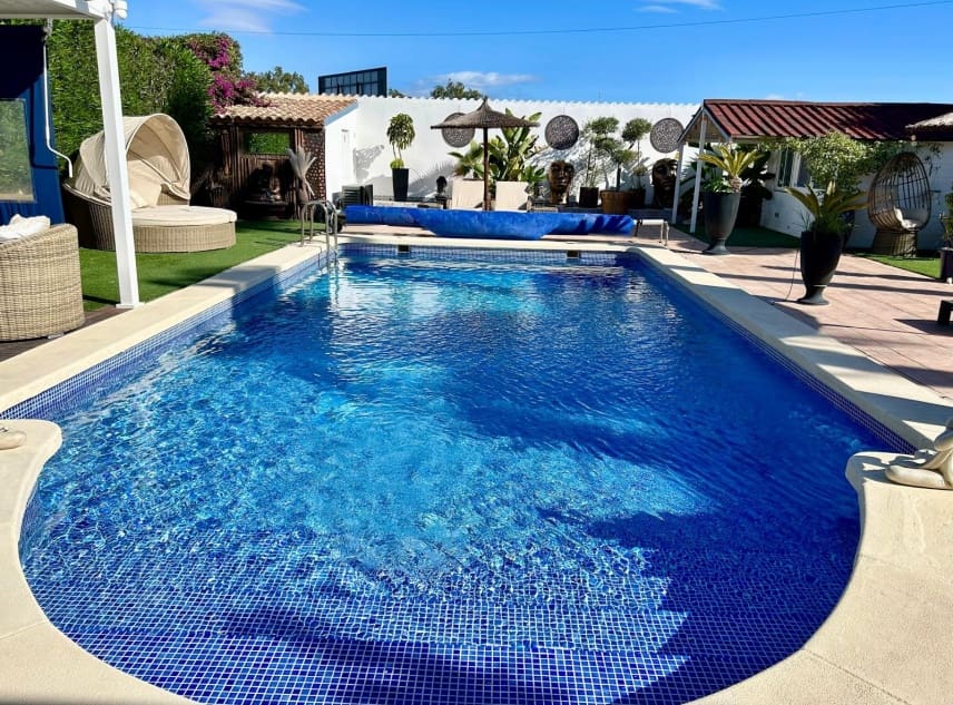 2 sypialnia Willa na sprzedaż w San Luis z basenem garażem - 359 950 € (Ref: 9386680)