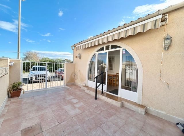 2 quarto Bungalow para venda em La Siesta, Torrevieja com garagem - 116 000 € (Ref: 9419489)