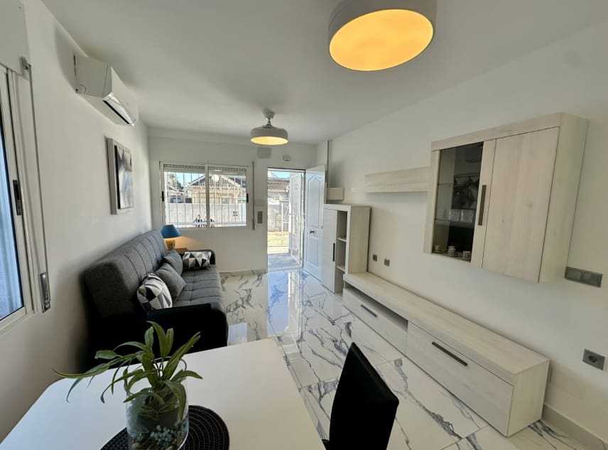 2 soverom Bungalow til salgs i La Siesta med garasje - € 177 000 (Ref: 9426572)