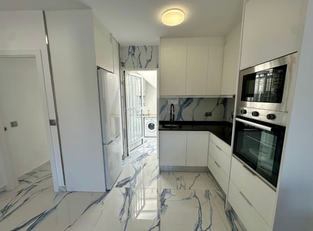 2 quarto Bungalow para venda em La Siesta, Torrevieja com garagem - 177 000 € (Ref: 9426572)