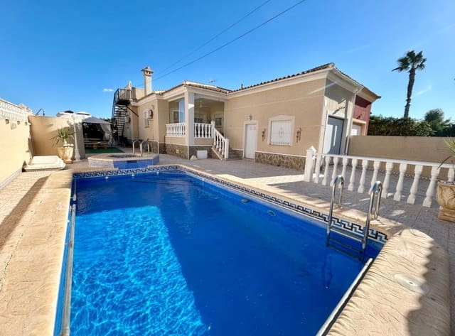 3 chambre Villa/Maison à vendre à El Chaparral, Torrevieja avec piscine garage - 315 000 € (Ref: 9432414)