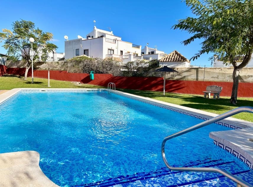 2 bedroom Bungalow for sale in Dream Hills with pool - € 135,000 (Ref: 9438793)