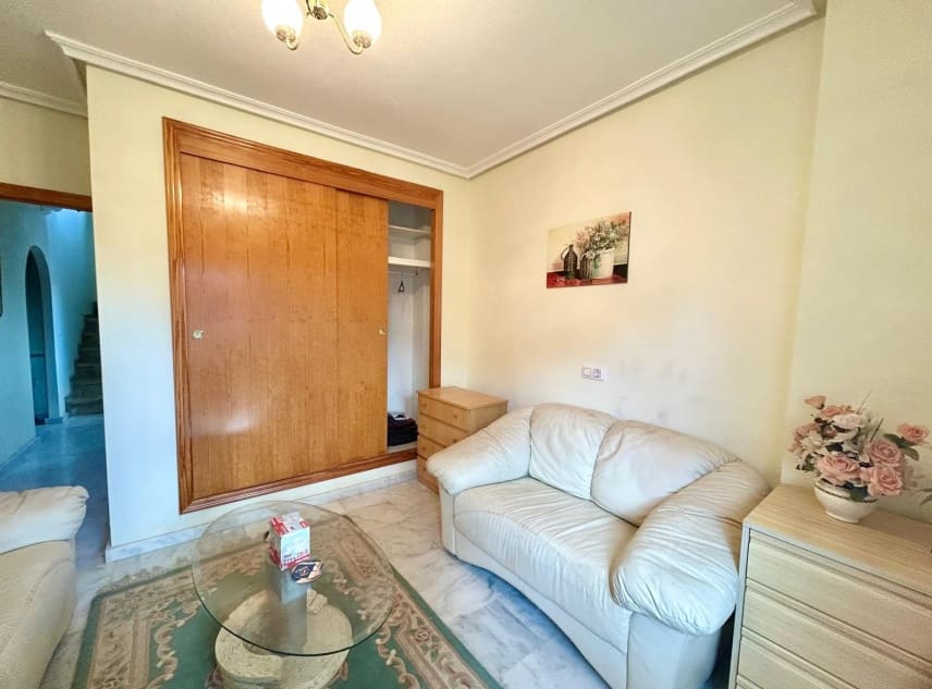 3 chambre Villa/Maison à vendre à La Torreta avec piscine garage - 350 000 € (Ref: 9447371)