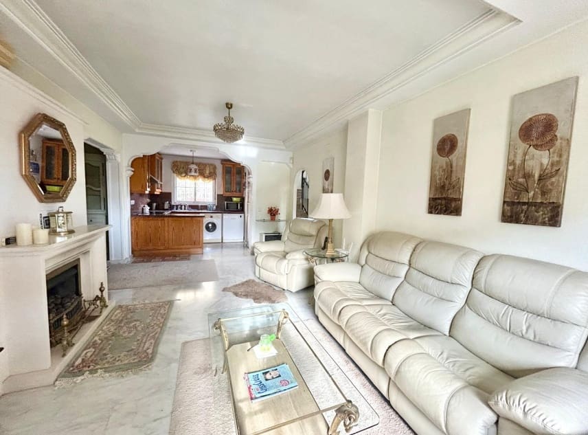 3 chambre Villa/Maison à vendre à La Torreta avec piscine garage - 350 000 € (Ref: 9447371)