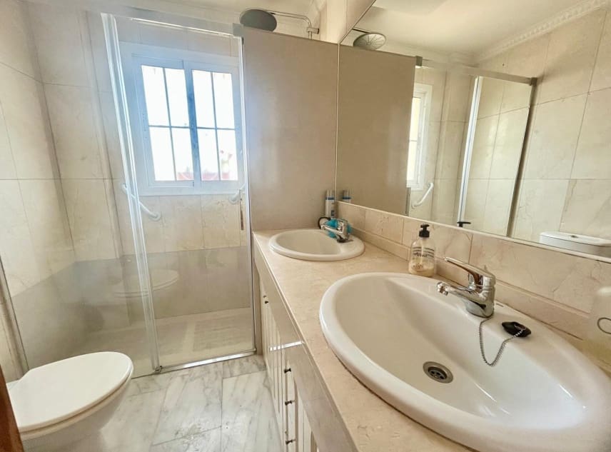 3 chambre Villa/Maison à vendre à La Torreta avec piscine garage - 350 000 € (Ref: 9447371)