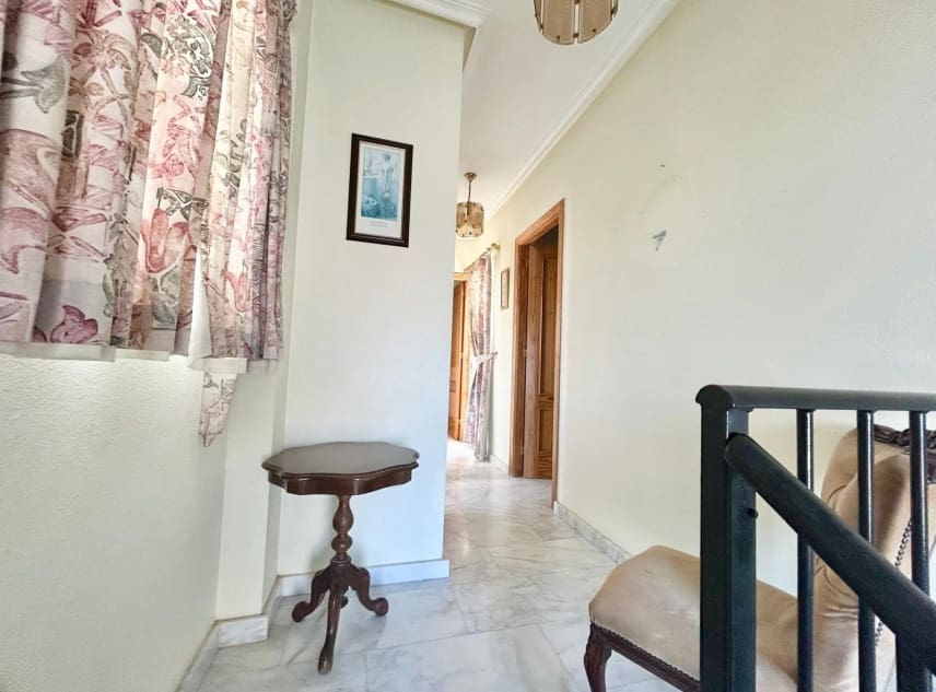 3 chambre Villa/Maison à vendre à La Torreta avec piscine garage - 350 000 € (Ref: 9447371)