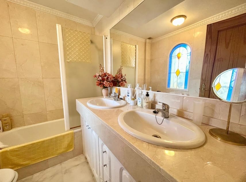 3 chambre Villa/Maison à vendre à La Torreta avec piscine garage - 350 000 € (Ref: 9447371)