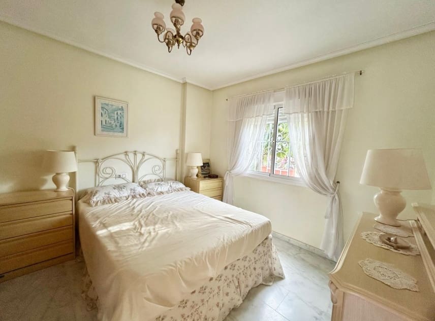 3 chambre Villa/Maison à vendre à La Torreta avec piscine garage - 350 000 € (Ref: 9447371)