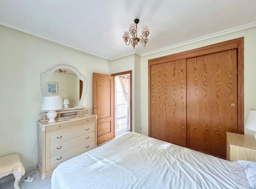 3 chambre Villa/Maison à vendre à La Torreta avec piscine garage - 350 000 € (Ref: 9447371)