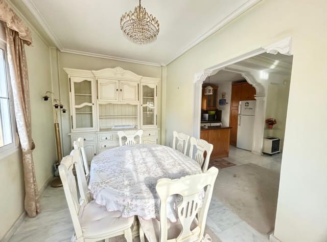 3 soverom Villa til salgs i La Torreta, Torrevieja med svømmebasseng garasje - € 350 000 (Ref: 9447371)