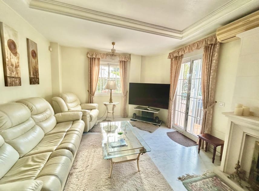 3 chambre Villa/Maison à vendre à La Torreta avec piscine garage - 350 000 € (Ref: 9447371)