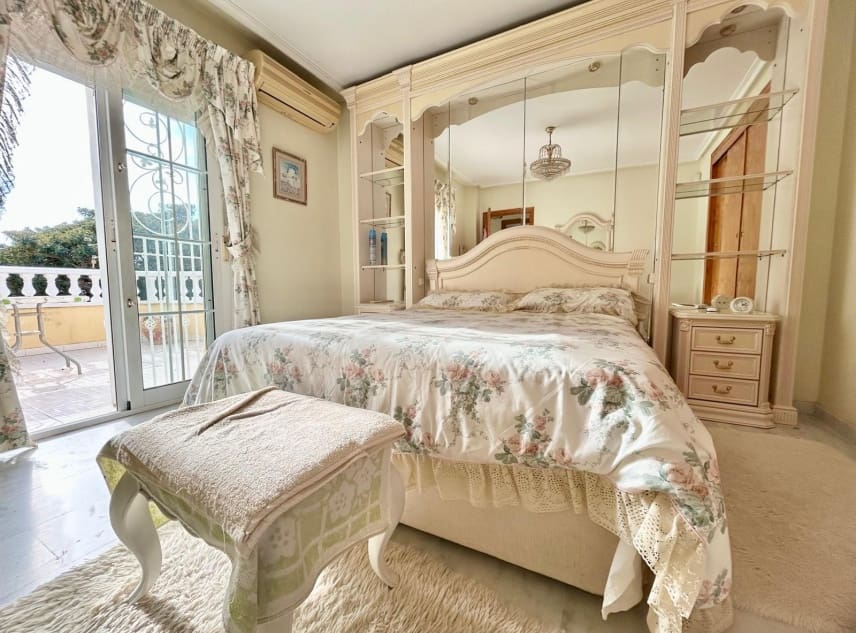 3 chambre Villa/Maison à vendre à La Torreta avec piscine garage - 350 000 € (Ref: 9447371)