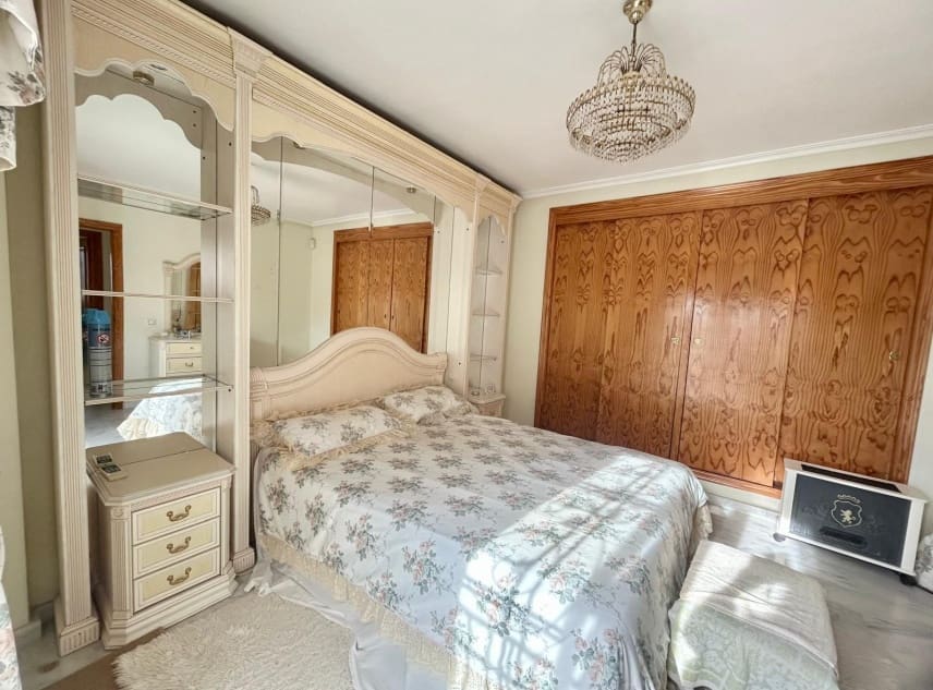 3 chambre Villa/Maison à vendre à La Torreta avec piscine garage - 350 000 € (Ref: 9447371)