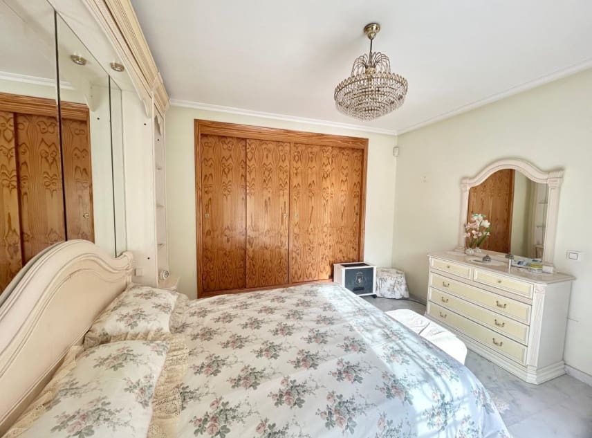 3 chambre Villa/Maison à vendre à La Torreta avec piscine garage - 350 000 € (Ref: 9447371)