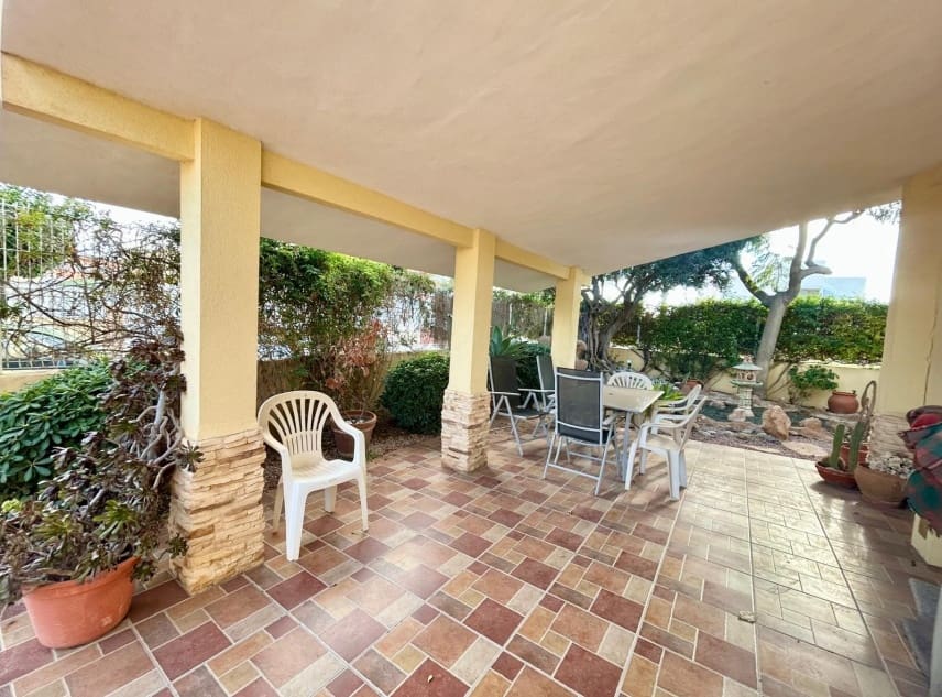 3 chambre Villa/Maison à vendre à La Torreta avec piscine garage - 350 000 € (Ref: 9447371)