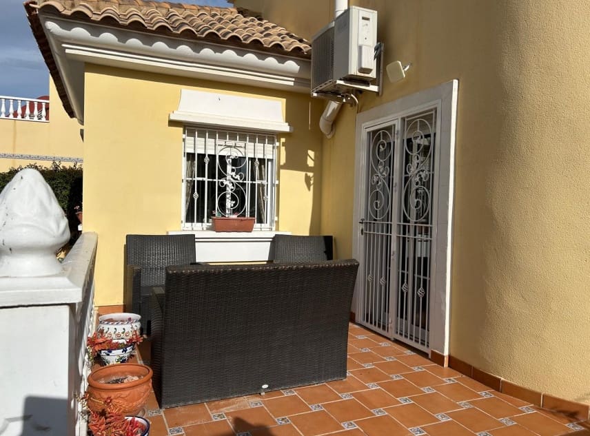 3 chambre Villa/Maison à vendre à La Torreta avec piscine garage - 350 000 € (Ref: 9447371)