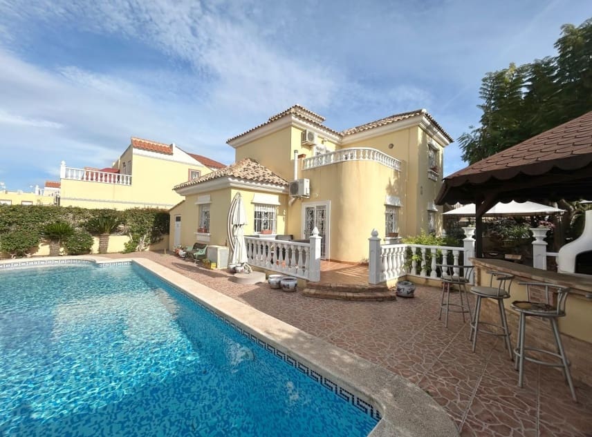 3 chambre Villa/Maison à vendre à La Torreta avec piscine garage - 350 000 € (Ref: 9447371)