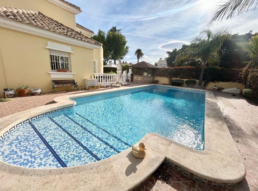 3 chambre Villa/Maison à vendre à La Torreta avec piscine garage - 350 000 € (Ref: 9447371)