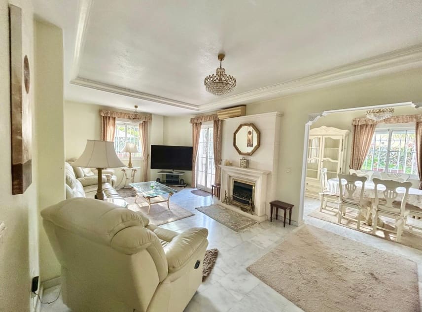 3 chambre Villa/Maison à vendre à La Torreta avec piscine garage - 350 000 € (Ref: 9447371)