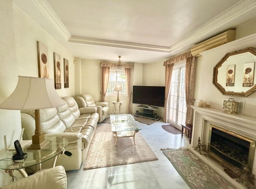 3 chambre Villa/Maison à vendre à La Torreta avec piscine garage - 350 000 € (Ref: 9447371)