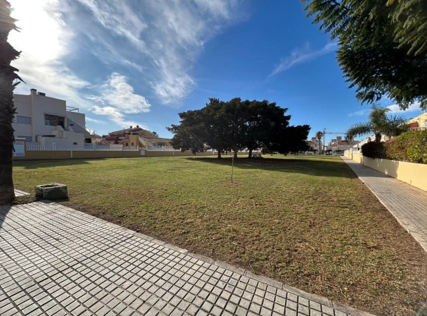 3 chambre Villa/Maison à vendre à La Torreta avec piscine garage - 350 000 € (Ref: 9447371)