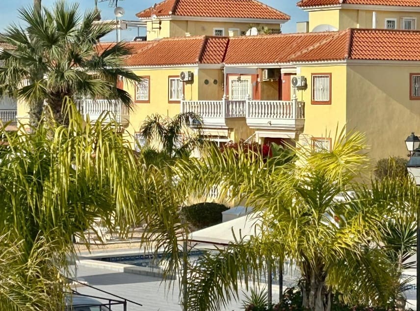 3 chambre Villa/Maison à vendre à La Torreta avec piscine garage - 350 000 € (Ref: 9447371)