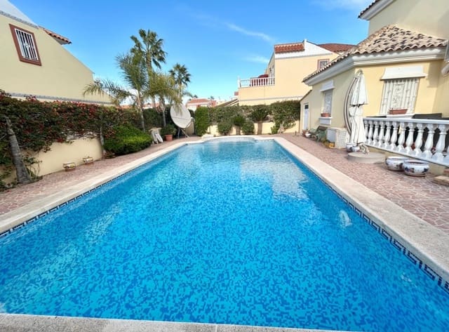 3 soverom Villa til salgs i La Torreta, Torrevieja med svømmebasseng garasje - € 350 000 (Ref: 9447371)