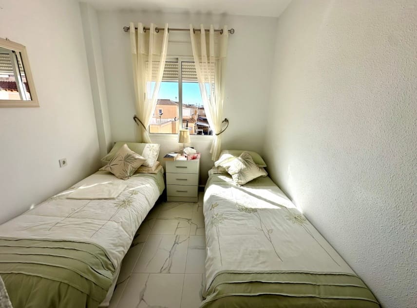 2 sovrum Hus till salu i Torrevieja med pool garage - 165 000 € (Ref: 9606785)