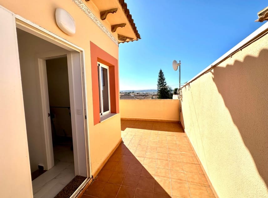 2 sovrum Hus till salu i Torrevieja med pool garage - 165 000 € (Ref: 9606785)