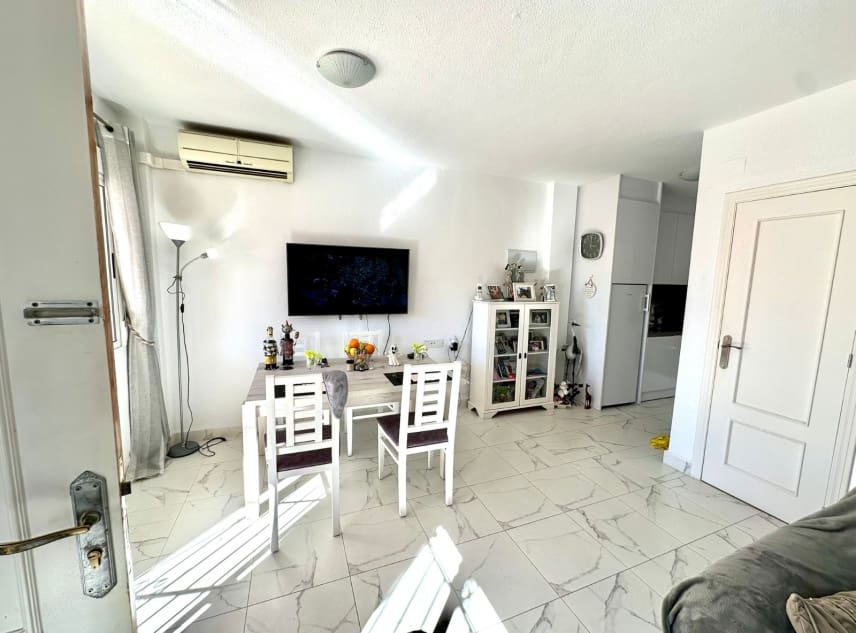 2 sovrum Hus till salu i Torrevieja med pool garage - 165 000 € (Ref: 9606785)