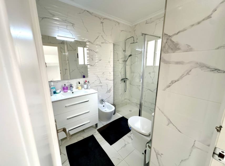 2 sovrum Hus till salu i Torrevieja med pool garage - 165 000 € (Ref: 9606785)