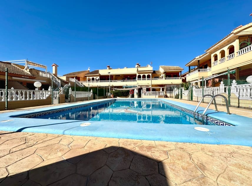 2 sovrum Hus till salu i Torrevieja med pool garage - 165 000 € (Ref: 9606785)