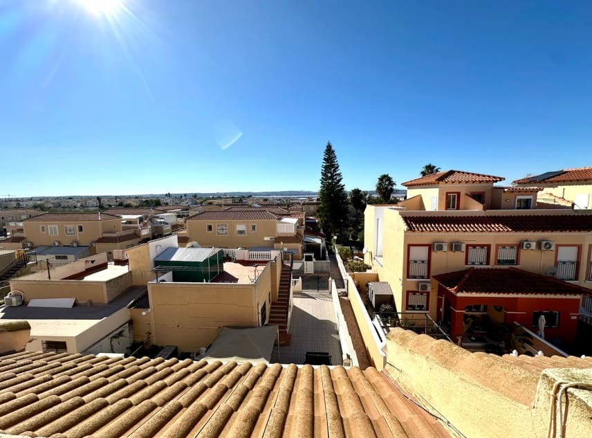 2 sovrum Hus till salu i Torrevieja med pool garage - 165 000 € (Ref: 9606785)