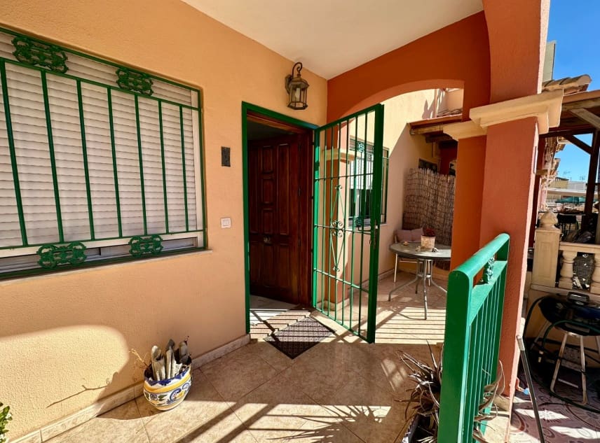 2 sovrum Hus till salu i Torrevieja med pool garage - 165 000 € (Ref: 9606785)