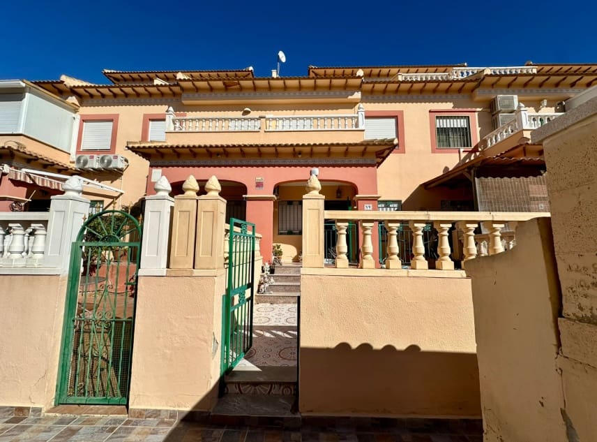 2 sovrum Hus till salu i Torrevieja med pool garage - 165 000 € (Ref: 9606785)