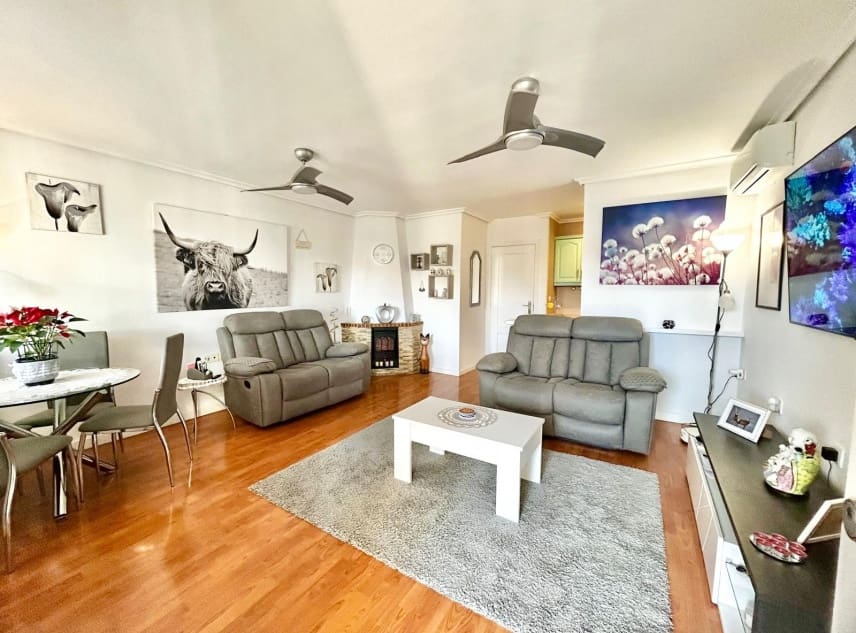 2 soveværelse Villa til salg i La Siesta med garage - € 215.000 (Ref: 9618200)