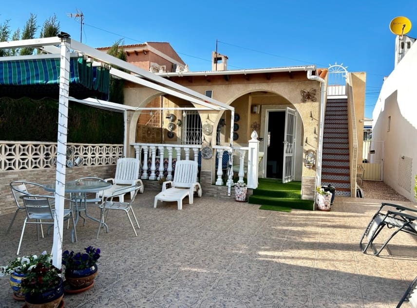 2 soveværelse Villa til salg i La Siesta med garage - € 215.000 (Ref: 9618200)