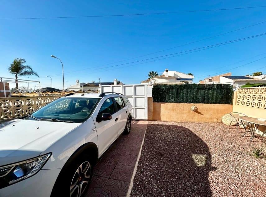 2 soveværelse Villa til salg i La Siesta med garage - € 215.000 (Ref: 9618200)