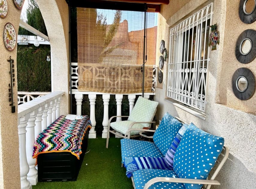 2 soveværelse Villa til salg i La Siesta med garage - € 215.000 (Ref: 9618200)