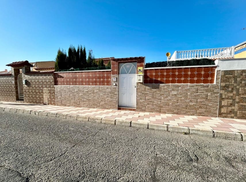 2 soveværelse Villa til salg i La Siesta med garage - € 215.000 (Ref: 9618200)