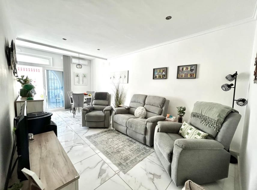 Casa de 3 habitaciones en La Siesta en venta - 155.000 € (Ref: 9672411)